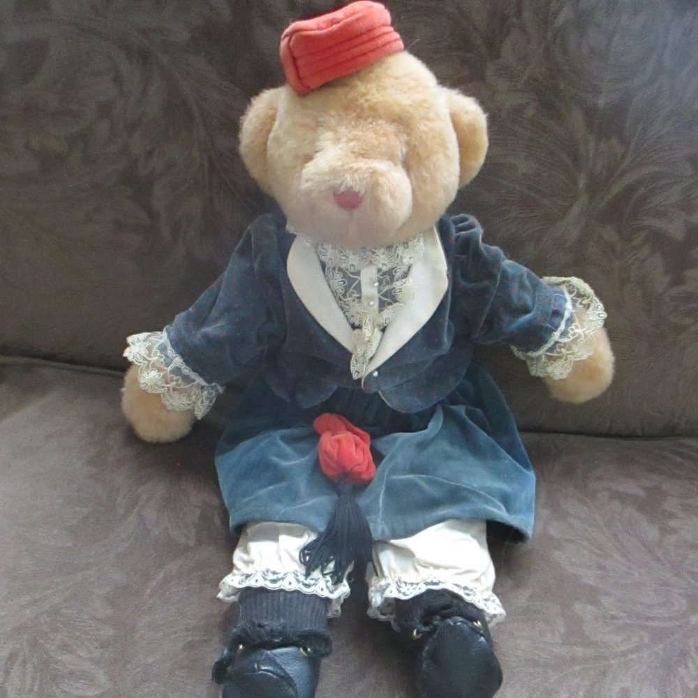 Vintage Teddy Bear 1983 Gund Becky Playthings Past